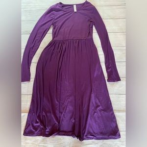 Dark purple long sleeve dress with pockets knee length.